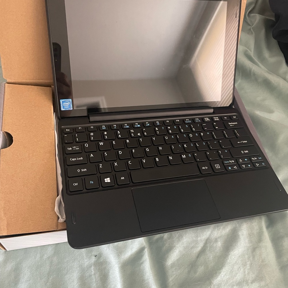 Average One 10 Small Touch screen Tablet - Picture 4 of 5